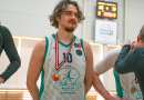 Basketbolisti sporta zālē