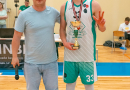 Basketbolisti sporta zālē