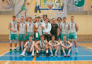Basketbolisti sporta zālē
