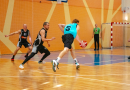 Basketbolisti sporta zālē