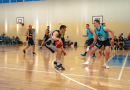 Basketbolisti sporta zālē