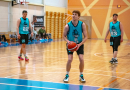 Basketbolisti sporta zālē