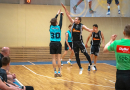 Basketbolisti sporta zālē