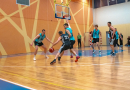 Basketbolisti sporta zālē