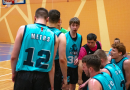 Basketbolisti sporta zālē
