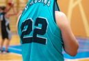 Basketbolisti sporta zālē