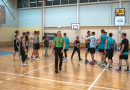 Basketbolisti sporta zālē