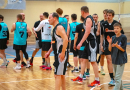 Basketbolisti sporta zālē