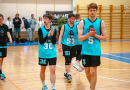 Basketbolisti sporta zālē
