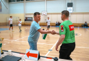 Basketbolisti sporta zālē