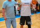 Basketbolisti sporta zālē