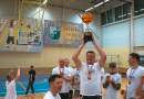 Basketbolisti sporta zālē