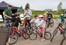 Bildē redzams Aktīvās tūrisma sezonas noslēguma velo brauciens Mārupes novadā
