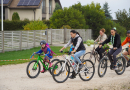 Bildē redzams Aktīvās tūrisma sezonas noslēguma velo brauciens Mārupes novadā