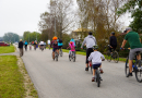 Bildē redzams Aktīvās tūrisma sezonas noslēguma velo brauciens Mārupes novadā