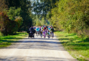 Bildē redzams Aktīvās tūrisma sezonas noslēguma velo brauciens Mārupes novadā