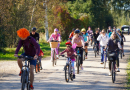 Bildē redzams Aktīvās tūrisma sezonas noslēguma velo brauciens Mārupes novadā