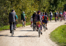 Bildē redzams Aktīvās tūrisma sezonas noslēguma velo brauciens Mārupes novadā