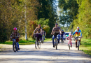 Bildē redzams Aktīvās tūrisma sezonas noslēguma velo brauciens Mārupes novadā