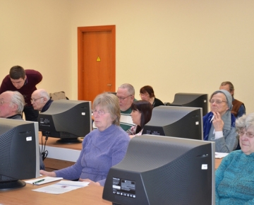 E-prasmju nedēļas datorapmācības Mārupes senioriem Jaunmārupes sākumskolā