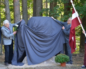 Pieminekļa atklāšana pirmās neatkarīgās Latvijas armijas karavīru godināšanai, 10.09.2013.