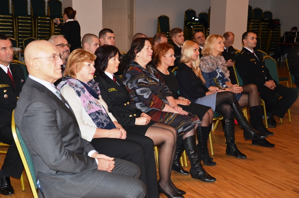 Pašvaldības policijas darbinieku zvēresta nodošana 04.12.2015.