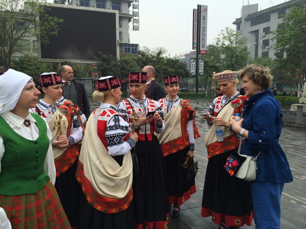 Deju kolektīvs “Mārupieši” starptautiskā festivālā Luojangā un Pekinā, 24.04.2014.