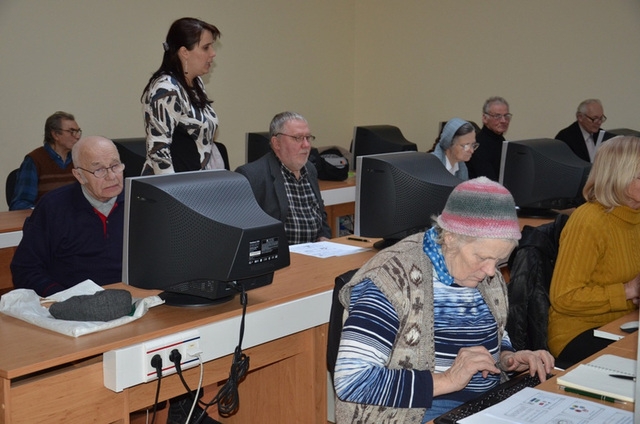 E-prasmju nedēļas datorapmācības Mārupes senioriem Jaunmārupes sākumskolā