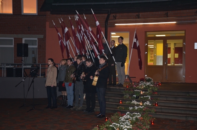 Lāčplēša dienas piemiņas brīži un lāpu gājiens Mārupē, 11.11.2014.