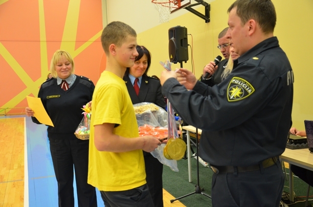 Policijas – skolu sporta diena “Esi draugs!”, 27.11.2013.