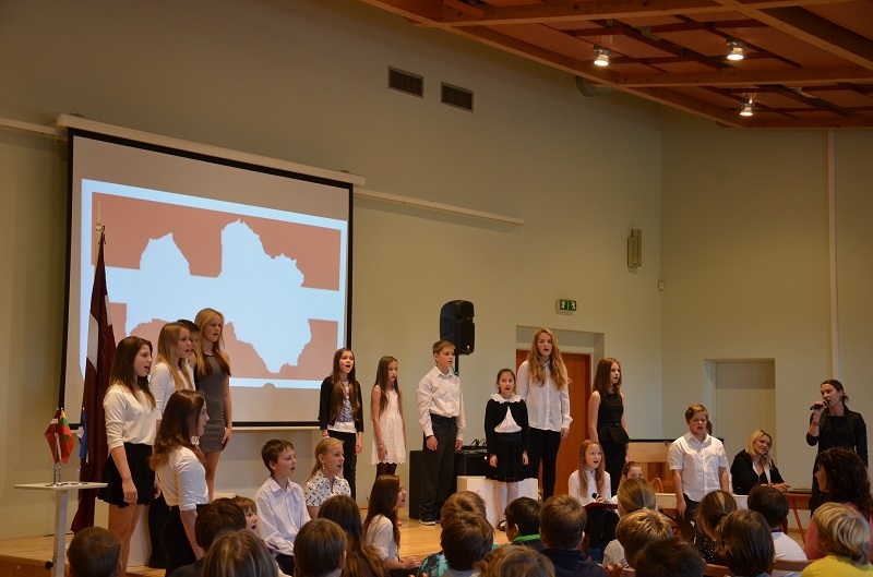 Jaunmārupes pamatskolā atmostas Latvija, atmostas Baltija, 23.10.2014.