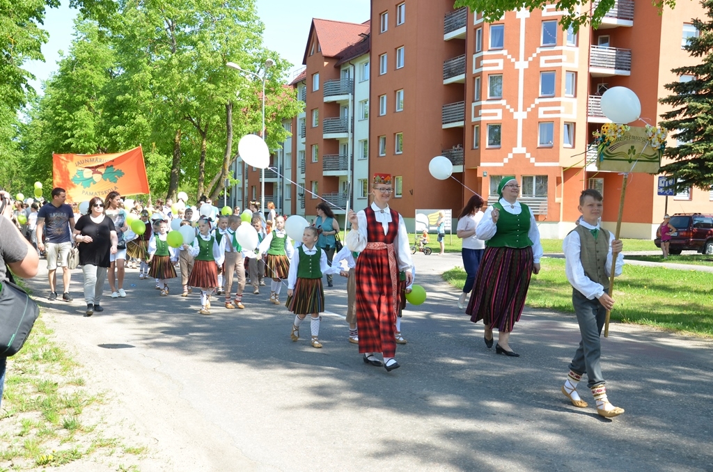 Bērnu un jauniešu svētki “Ar vasaru saujā” 2017