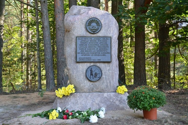 Pieminekļa atklāšana pirmās neatkarīgās Latvijas armijas karavīru godināšanai, 10.09.2013.