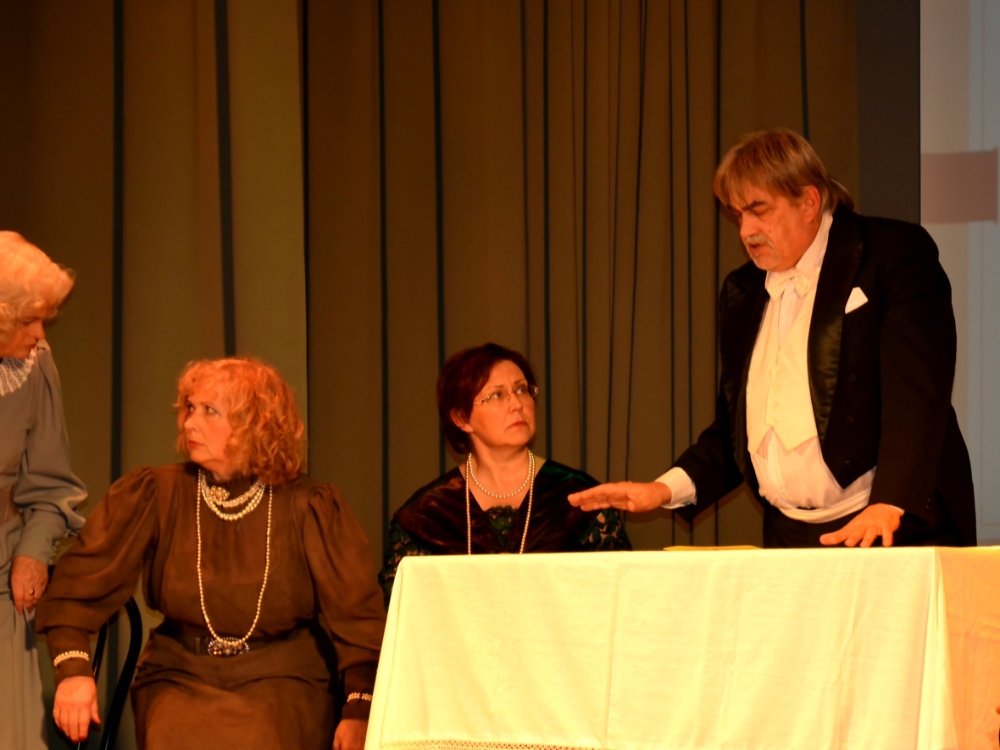 Mārupes Dāmu klubiņa izrāde “Pirms simts gadiem Bieriņmuižā” 17.11.2015.