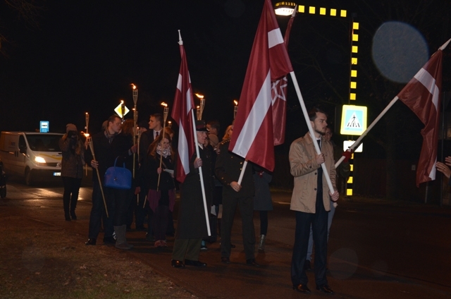 Lāčplēša dienas piemiņas brīži un lāpu gājiens Mārupē, 11.11.2014.
