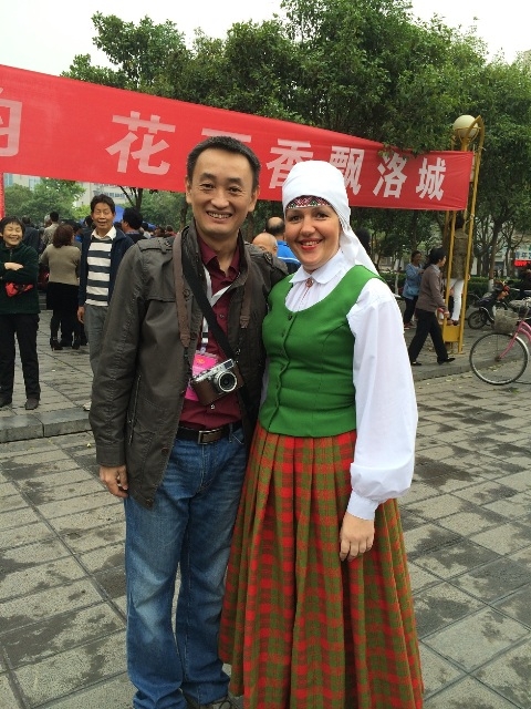 Deju kolektīvs “Mārupieši” starptautiskā festivālā Luojangā un Pekinā, 24.04.2014.