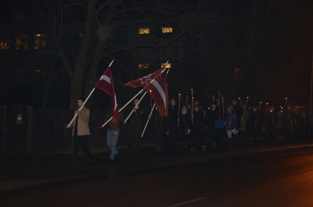 Lāčplēša dienas piemiņas brīži un lāpu gājiens Mārupē, 11.11.2014.