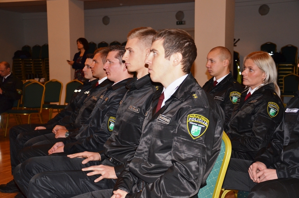Pašvaldības policijas darbinieku zvēresta nodošana 04.12.2015.