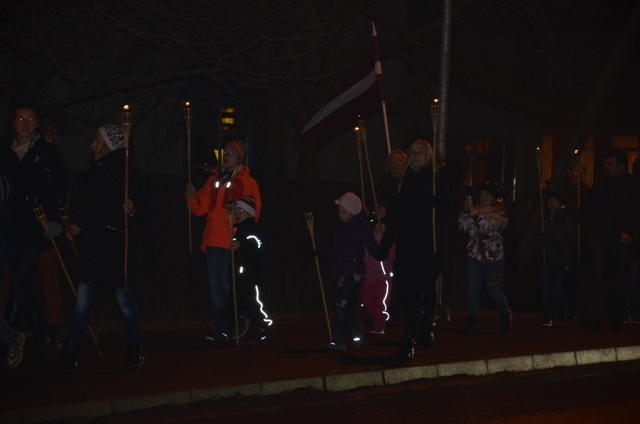 Lāčplēša dienas piemiņas brīži un lāpu gājiens Mārupē, 11.11.2014.