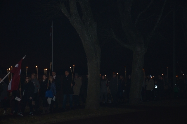 Lāčplēša dienas piemiņas brīži un lāpu gājiens Mārupē, 11.11.2014.