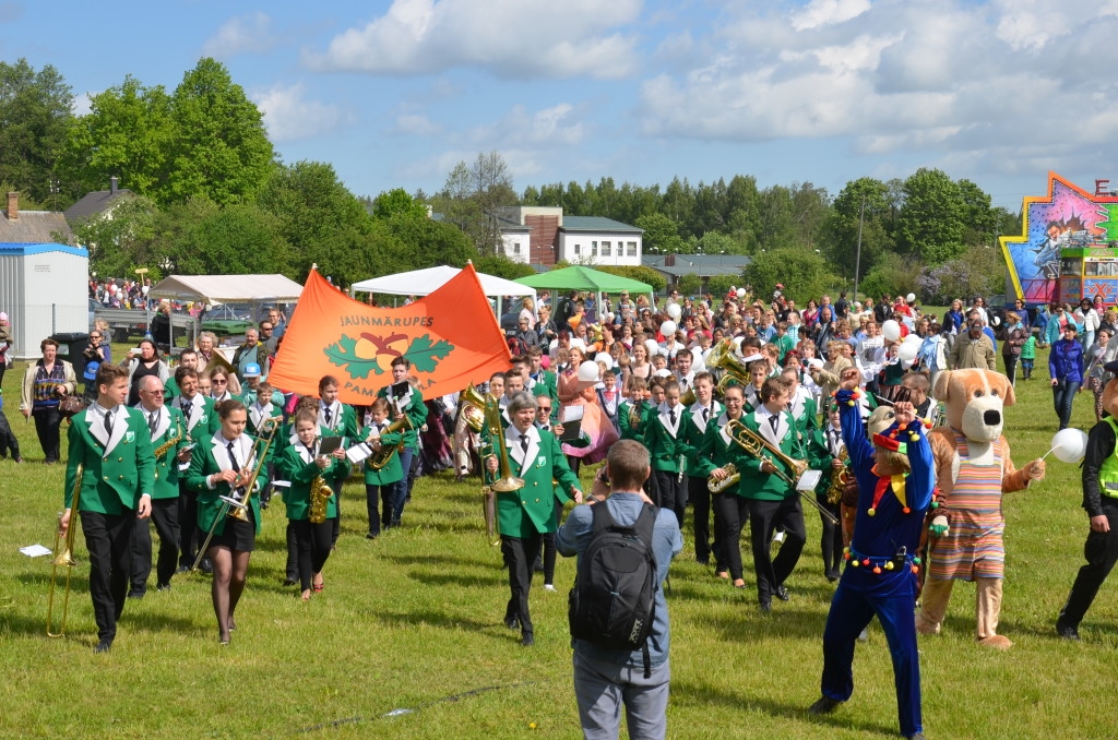 Bērnu un jauniešu svētki “Ar vasaru saujā”, 31.05.2015.