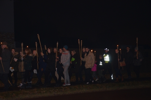 Lāčplēša dienas piemiņas brīži un lāpu gājiens Mārupē, 11.11.2014.