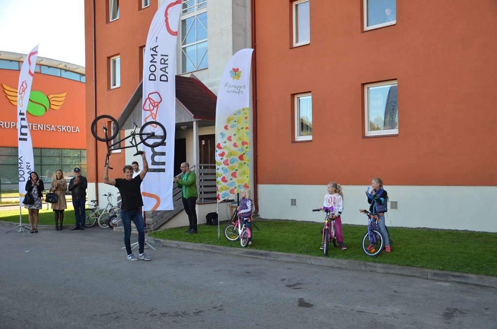 Atjaunotā skeitparka un uzstādīto velonovietņu atklāšana Jaunmārupē, 01.10.2016.