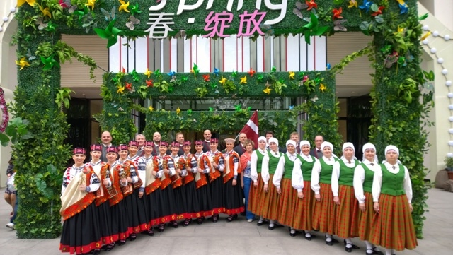 Deju kolektīvs “Mārupieši” starptautiskā festivālā Luojangā un Pekinā, 24.04.2014.