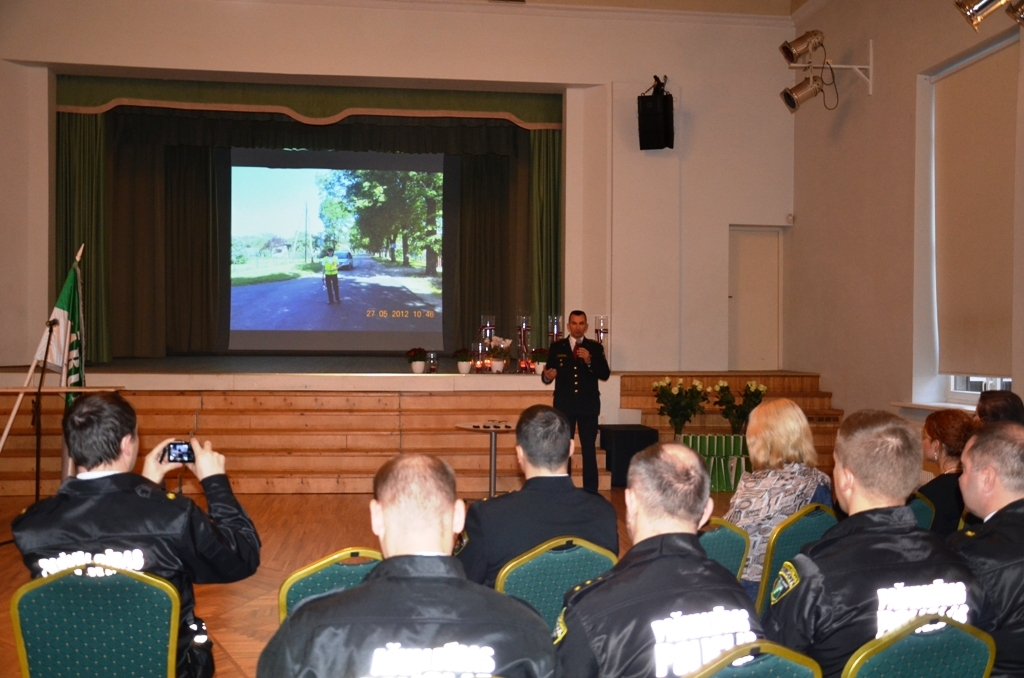 Pašvaldības policijas darbinieku zvēresta nodošana 04.12.2015.