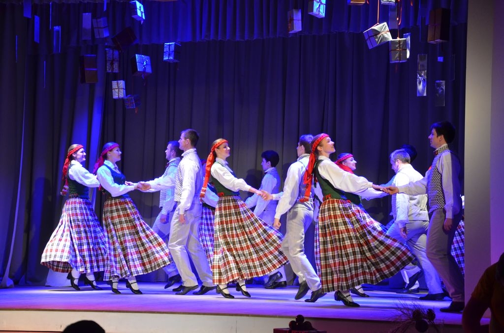 Tautas deju koncerts “Ziemas virpulī”, 12.12.2015.