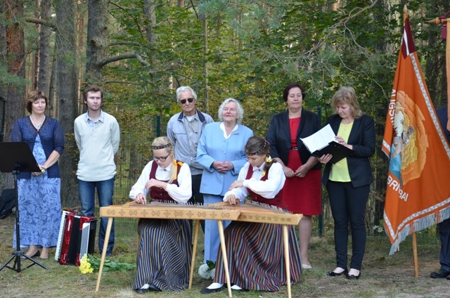 Pieminekļa atklāšana pirmās neatkarīgās Latvijas armijas karavīru godināšanai, 10.09.2013.