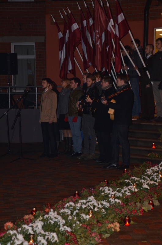 Lāčplēša dienas piemiņas brīži un lāpu gājiens Mārupē, 11.11.2014.