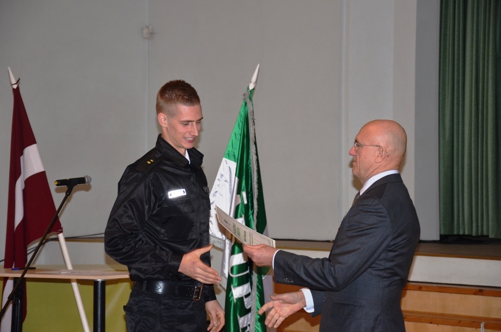 Pašvaldības policijas darbinieku zvēresta nodošana 04.12.2015.