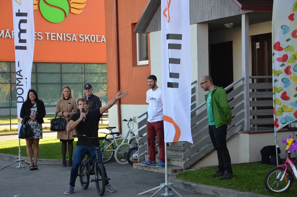 Atjaunotā skeitparka un uzstādīto velonovietņu atklāšana Jaunmārupē, 01.10.2016.